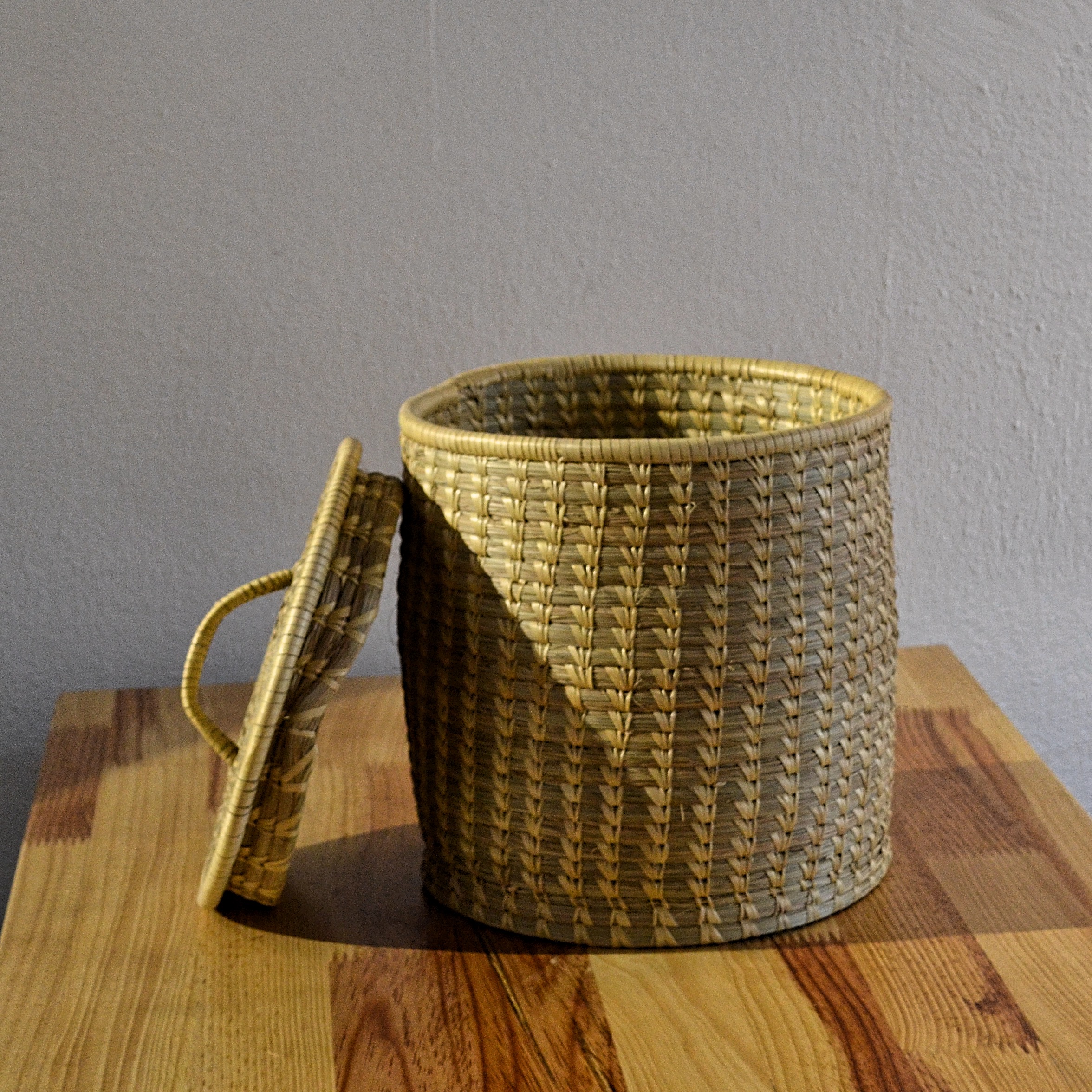 Hand-woven Basket with lid